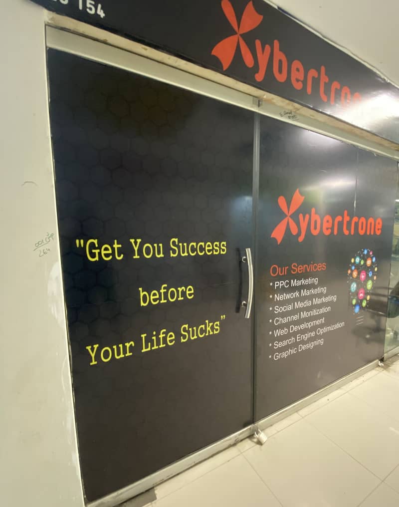 SHOPS FOR SALE WITH SMART RENTAL INCOMES (MAIN CENTER OF KARACHI). photo 4