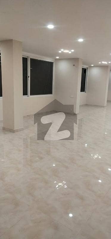 1900sqft Vibrant Commercial Property Blue Area Office For Sale,Lift Operational photo 3
