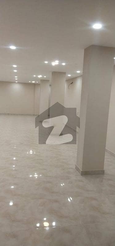 1900sqft Vibrant Commercial Property Blue Area Office For Sale,Lift Operational photo 4