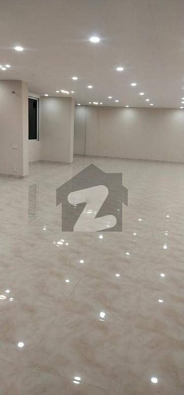 1900sqft Vibrant Commercial Property Blue Area Office For Sale,Lift Operational photo 7