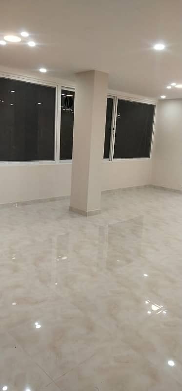 1900sqft Vibrant Commercial Property Blue Area Office For Sale,Lift Operational photo 9